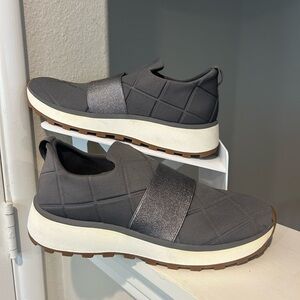 Nordstrom Rack Womens Size 9 Platform Slip-on Quilted Upper Casual Grey Tried On